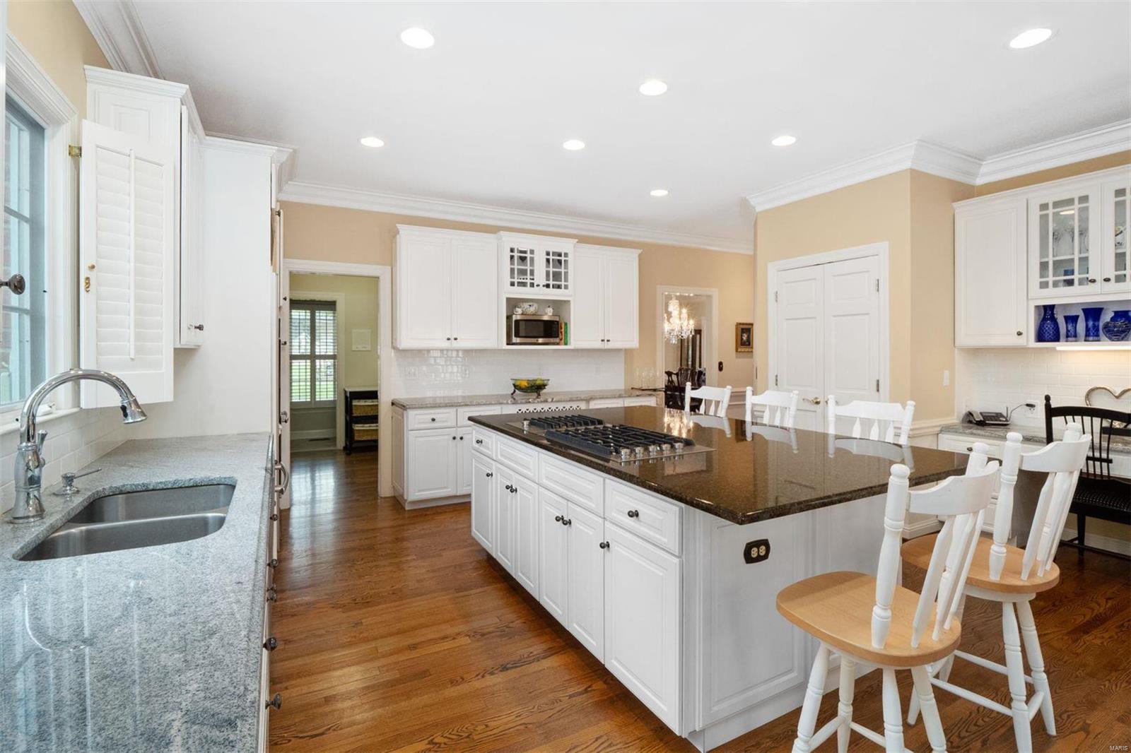403 Rolling View Road Creve Coeur, MO 63141 - Photo 9 of 25 Gallery Image 9