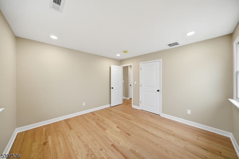 2535 Standish Avenue Union, NJ 07083 - Photo 20 of 45