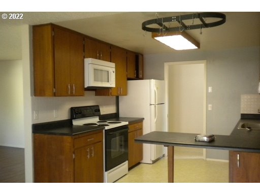 3241 Crocker Road Eugene, OR 97404 - Photo 3 of 6 Gallery Image 3