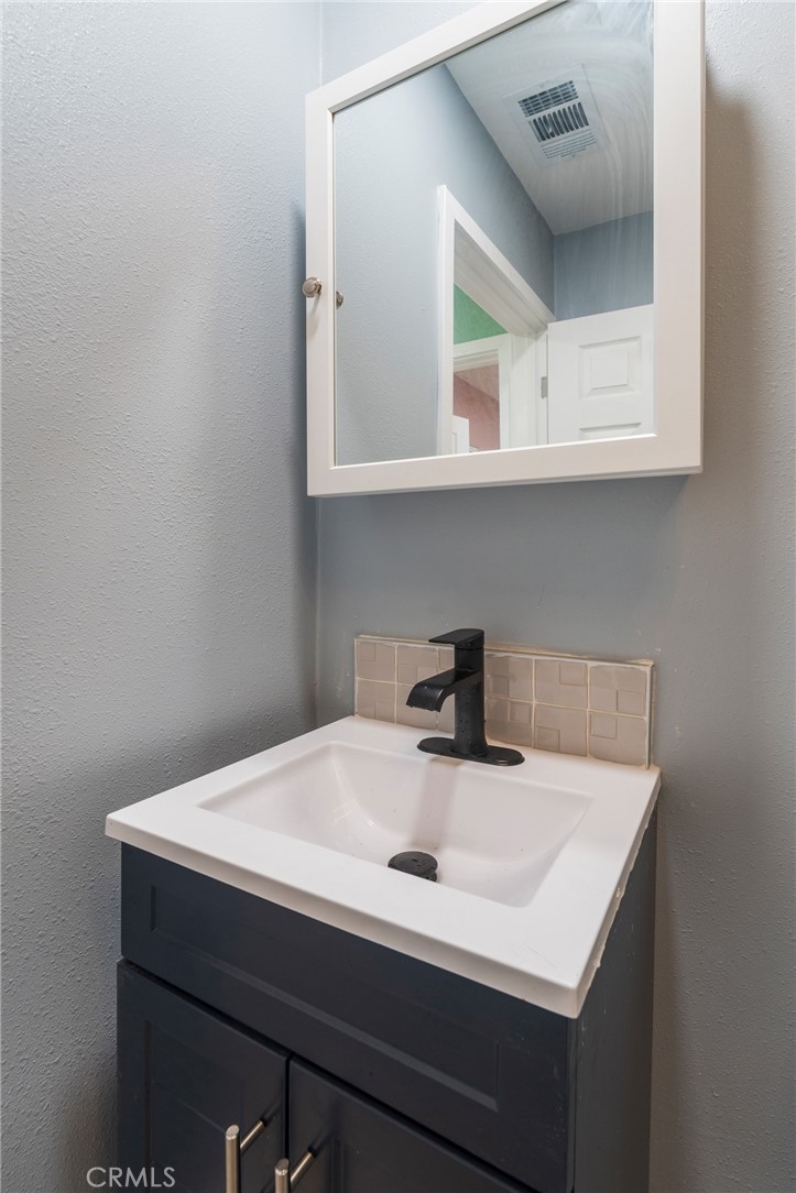 1680 South Rimpau Boulevard Los Angeles, CA 90019 - Photo 11 of 35