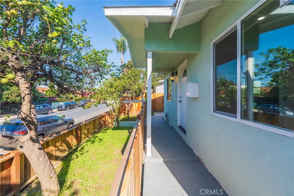 1680 South Rimpau Boulevard Los Angeles, CA 90019 - Photo 32 of 35