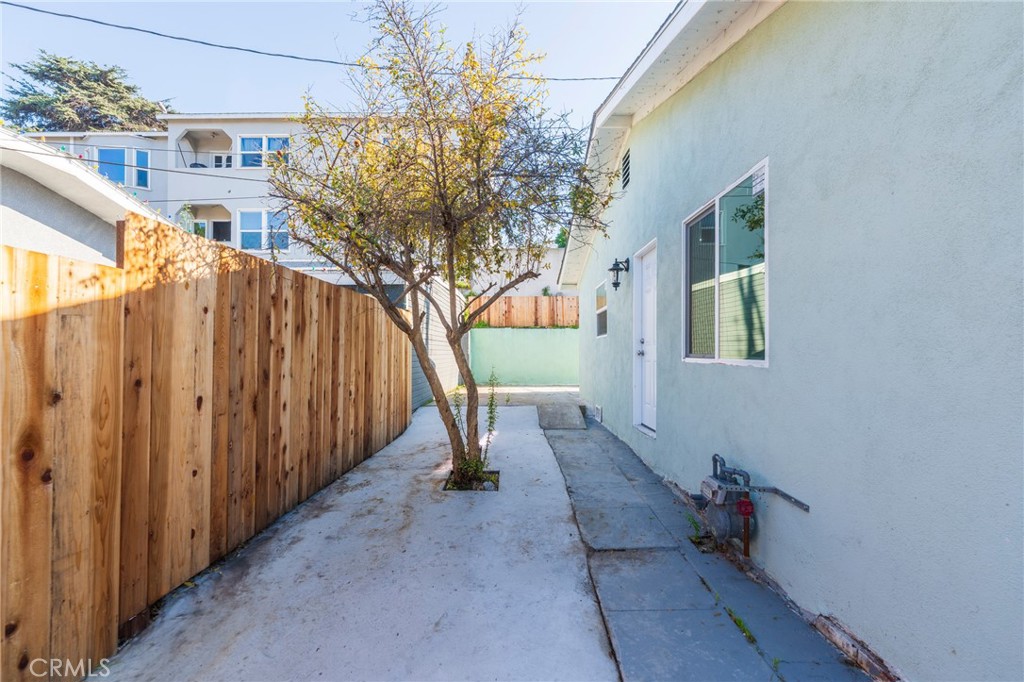 1680 South Rimpau Boulevard Los Angeles, CA 90019 - Photo 33 of 35