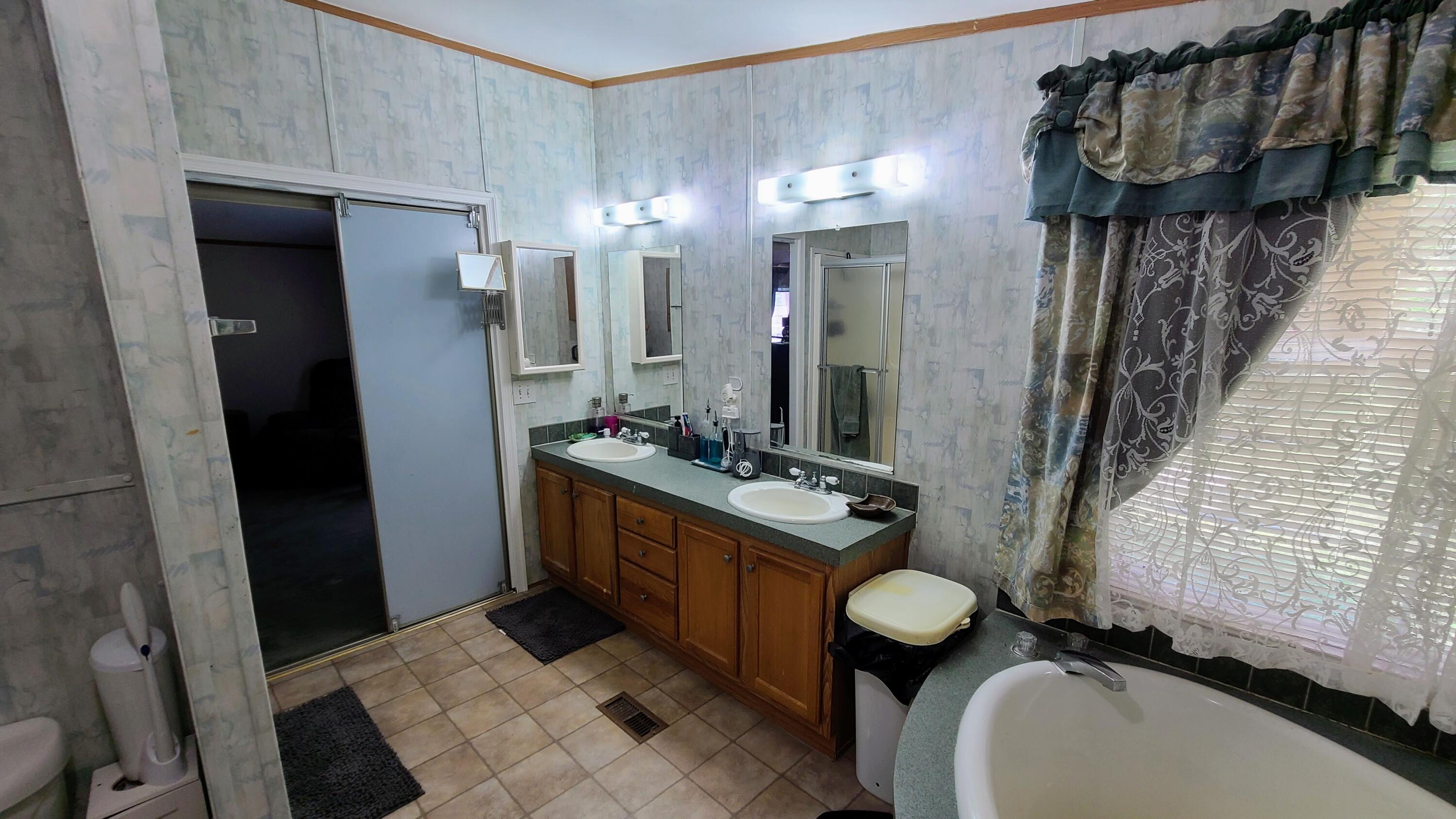 4051 Carterdell Road Salem, VA 24153 - Photo 20 of 36 master bath