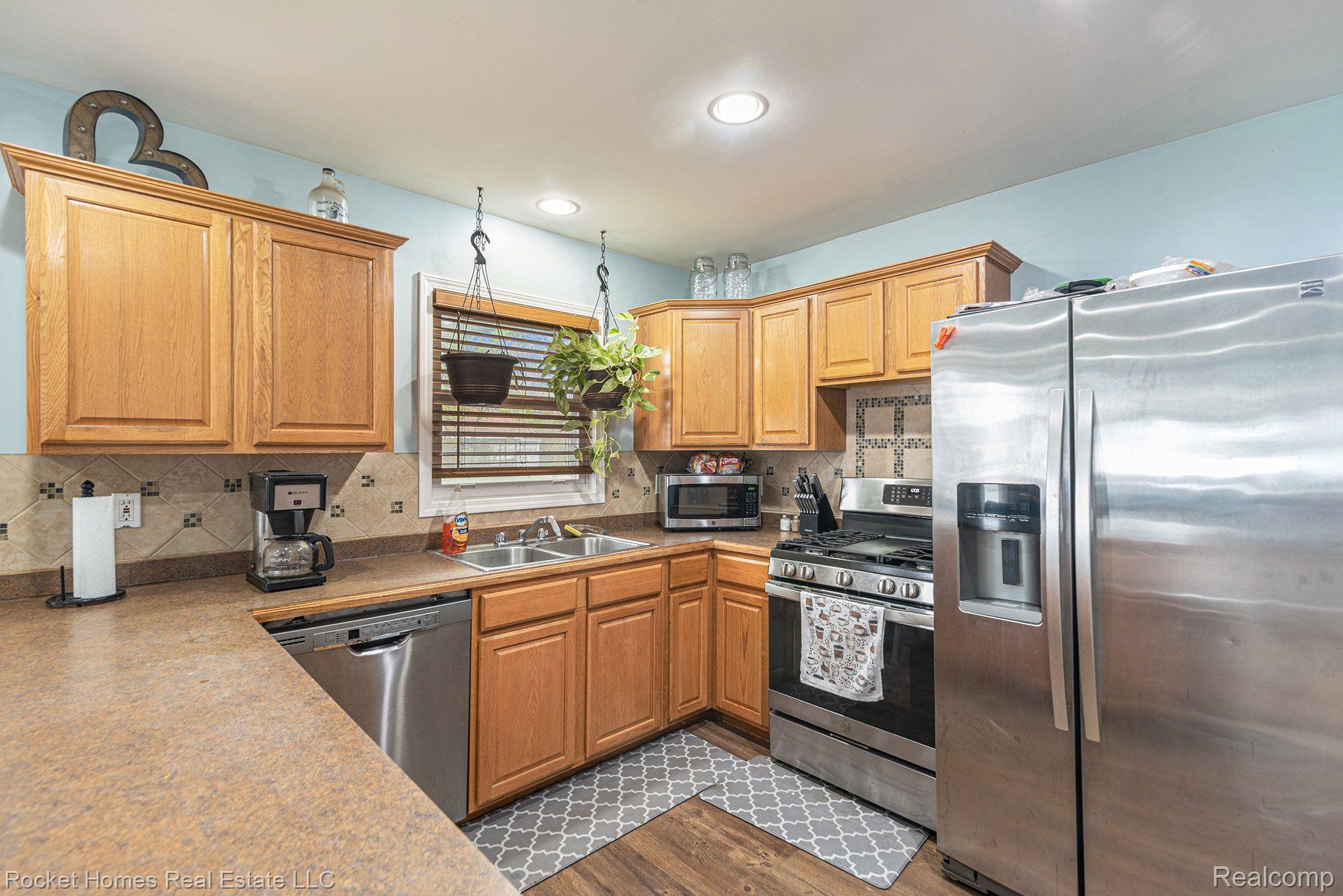 10124 West Frances Road Flushing, MI 48433 - Photo 6 of 27 Gallery Image 6