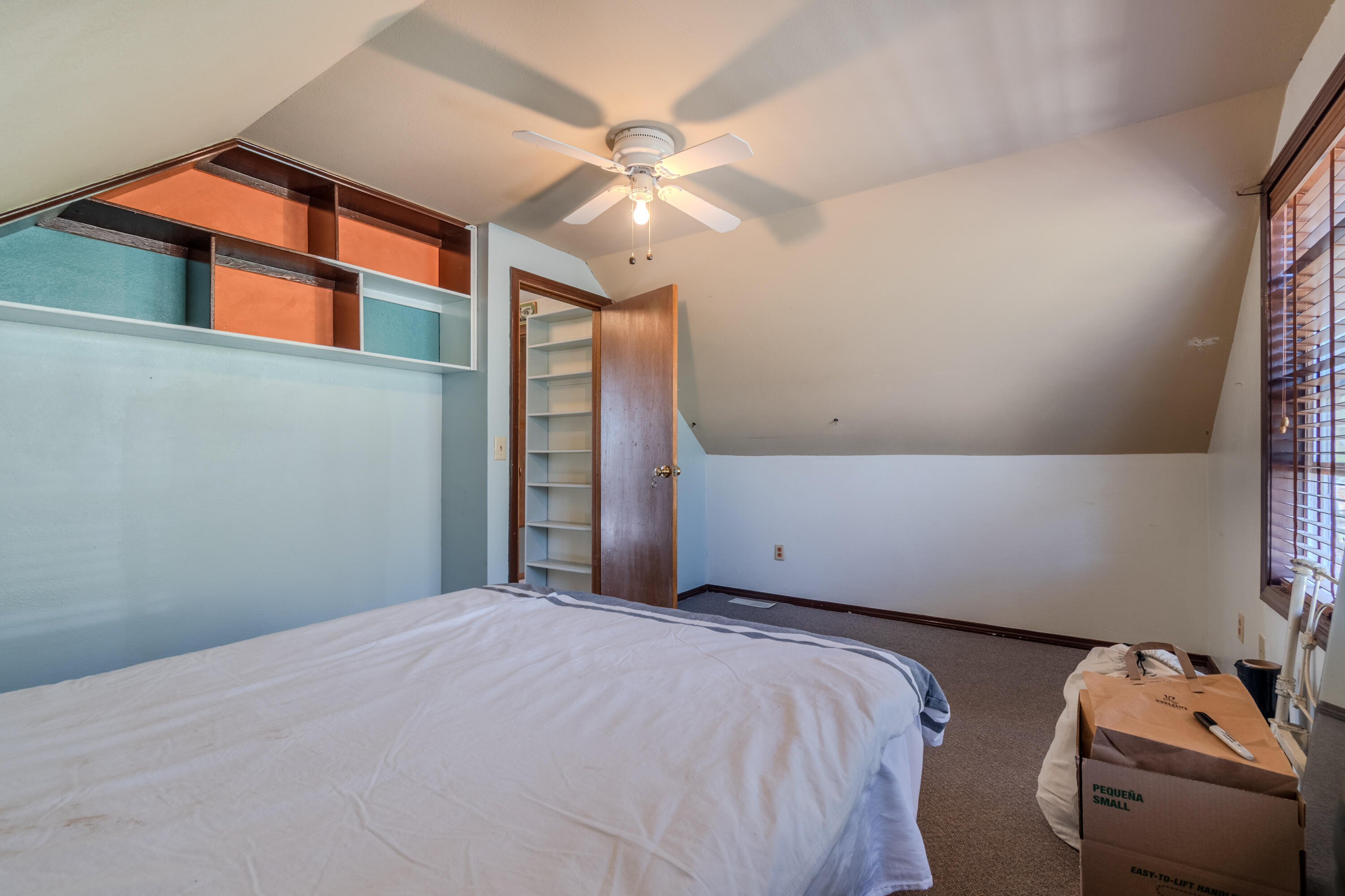 127 Lodge Road Trail, OR 97541 - Photo 23 of 37 Upstairs Bedroom 2