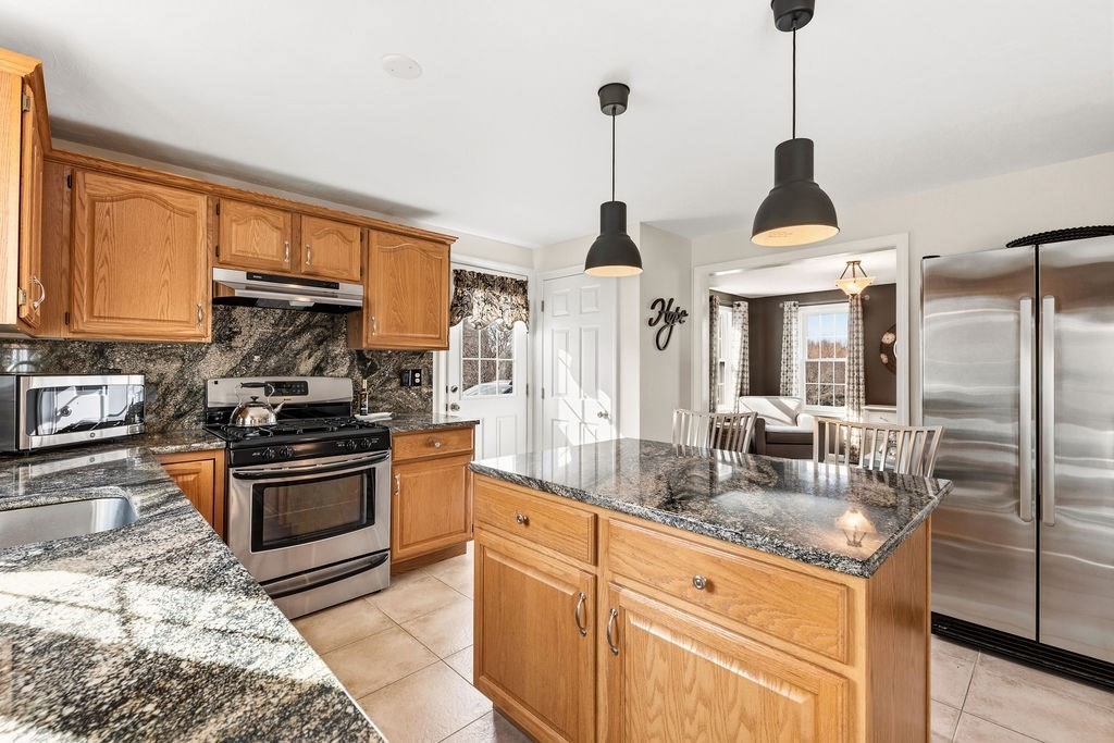 53 Elyse Road Mansfield, MA 02048 - Photo 4 of 42