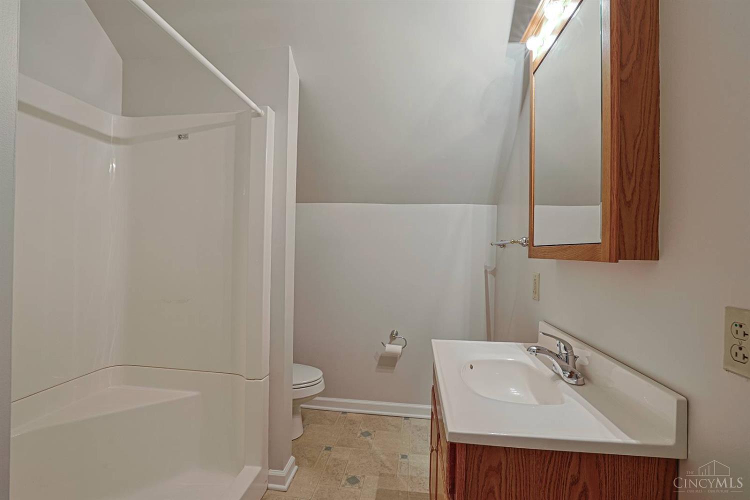 7359 Stephen Street Maineville, OH 45039 - Photo 24 of 34 Bedroom suite above garage - full bath
