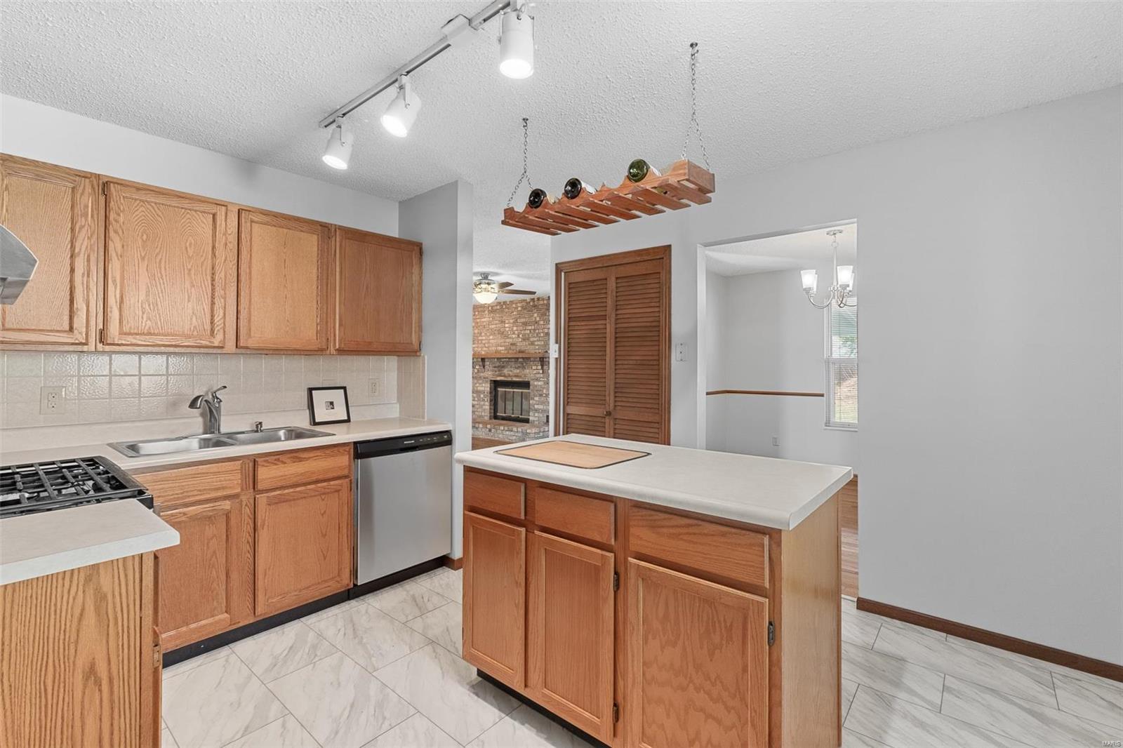 421 Talbert Court Ballwin, MO 63021 - Photo 12 of 32 Gallery Image 12