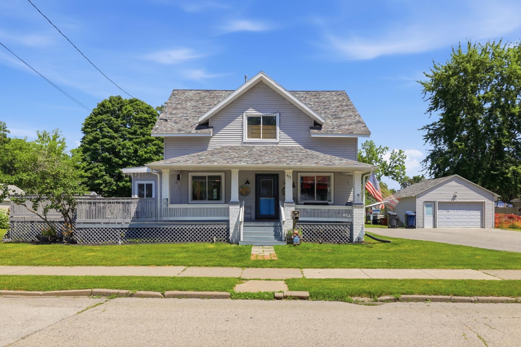 427 5th Street Waupaca, WI 54981 - Photo 2 of 45