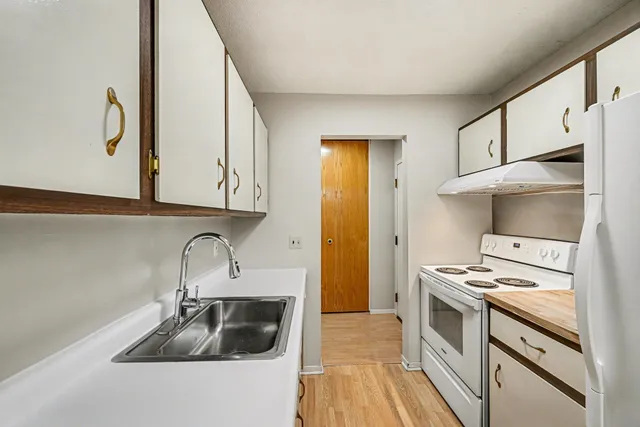 $133,000 | 183 Little Canada Road East, Unit 302, Little Canada, MN 55117