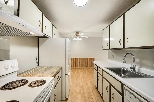 $133,000 | 183 Little Canada Road East, Unit 302, Little Canada, MN 55117