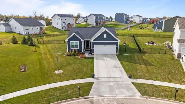 $369,999 | 725 Cloverleaf Drive, Marengo, IL 60152