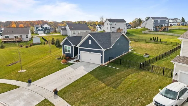 $369,999 | 725 Cloverleaf Drive, Marengo, IL 60152