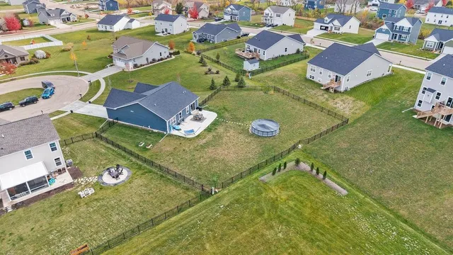 $369,999 | 725 Cloverleaf Drive, Marengo, IL 60152