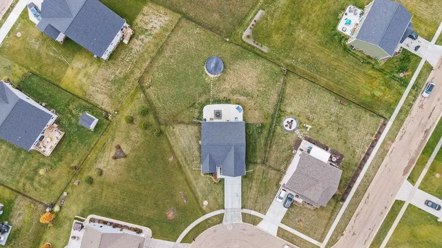 $369,999 | 725 Cloverleaf Drive, Marengo, IL 60152