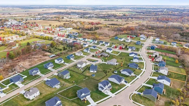 $369,999 | 725 Cloverleaf Drive, Marengo, IL 60152