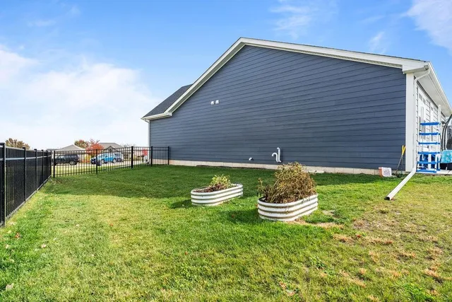 $369,999 | 725 Cloverleaf Drive, Marengo, IL 60152