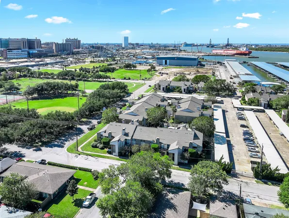 $1,750 | 7065 North Holiday Drive, Galveston, TX 77550