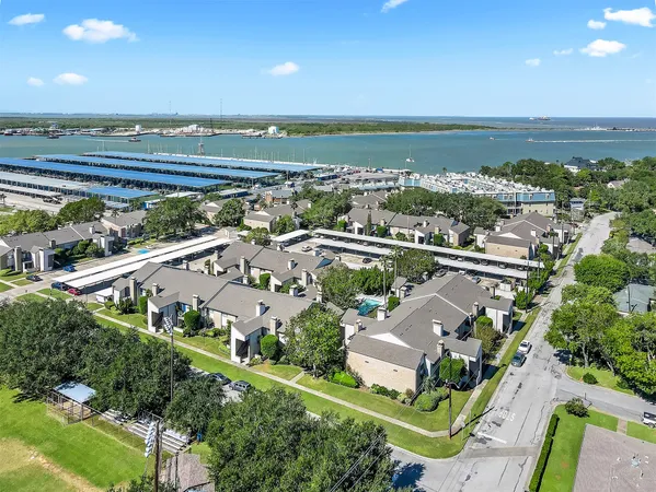 $1,750 | 7065 North Holiday Drive, Galveston, TX 77550