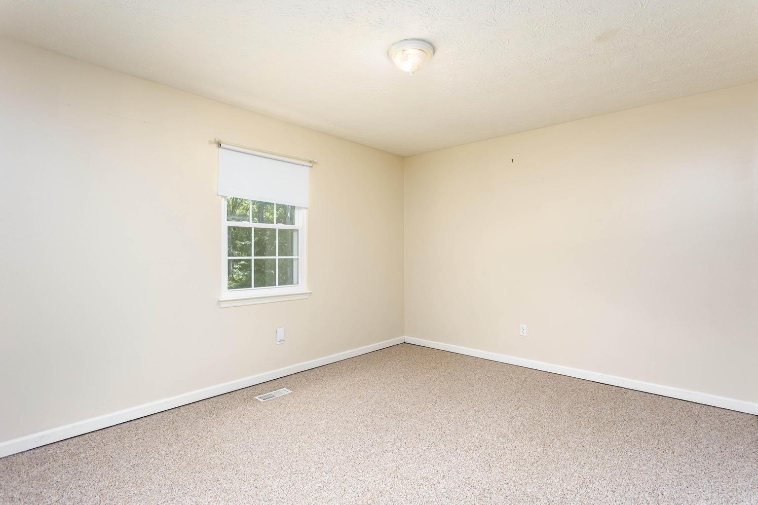407 Sable Road Spring City, TN 37381 - Photo 20 of 47 Second Bedroom