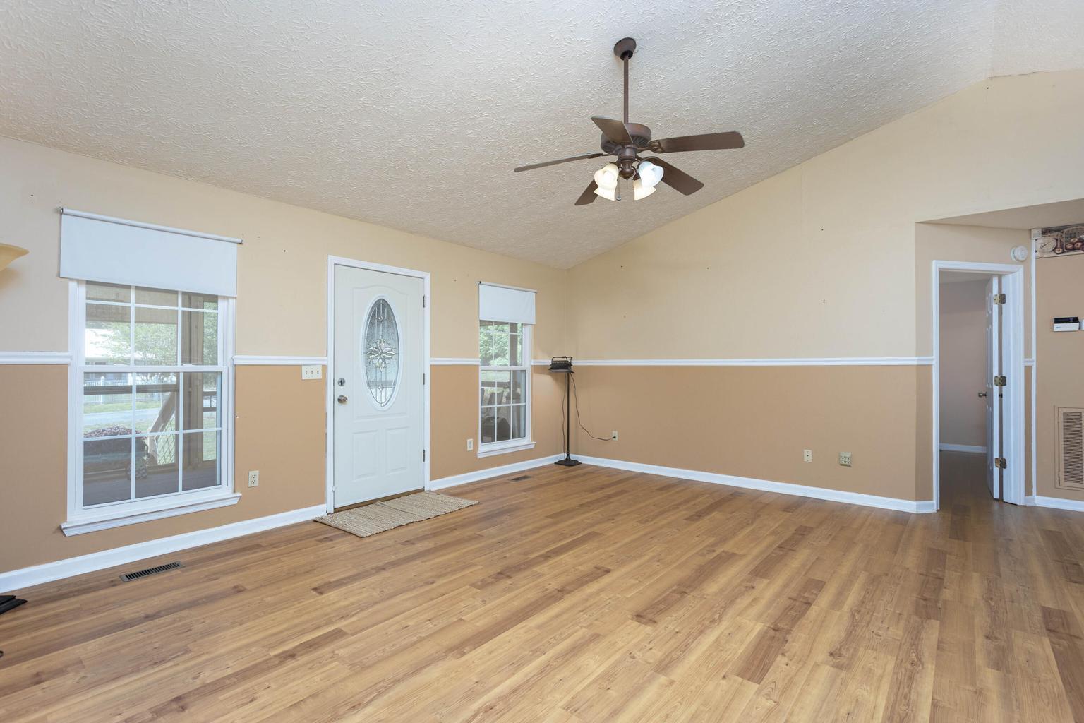 407 Sable Road Spring City, TN 37381 - Photo 9 of 47 Living Room