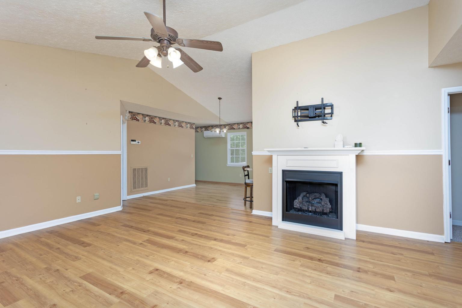 407 Sable Road Spring City, TN 37381 - Photo 10 of 47 Living Room