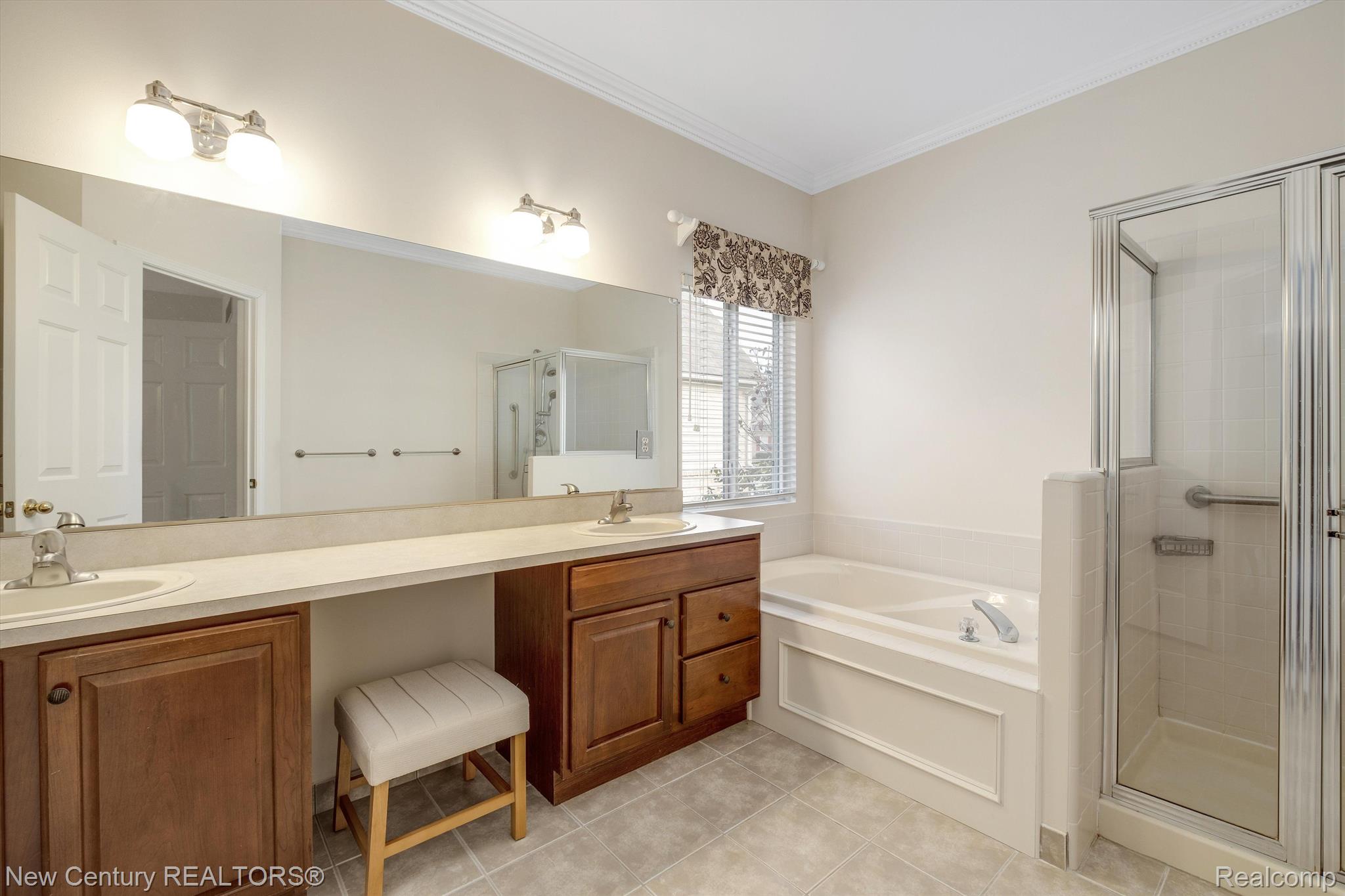 2164 Lagoon Drive Rochester, MI 48309 - Photo 23 of 48 Gallery Image 23