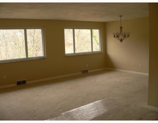 209 Washington Road Forest Hills, PA 15221 - Photo 4 of 8 Living Room.