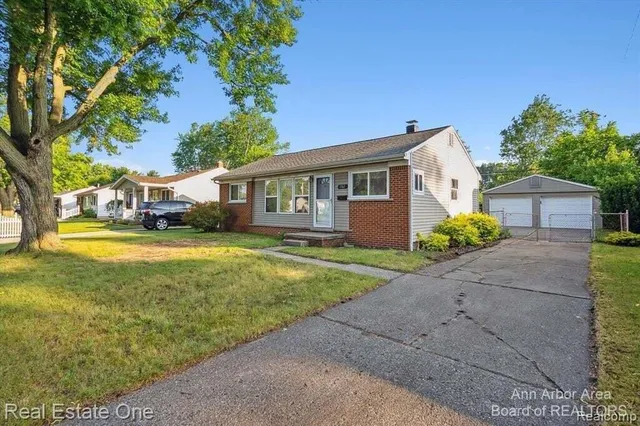 $2,100 | 1361 Duncan Avenue, Ypsilanti, MI 48198