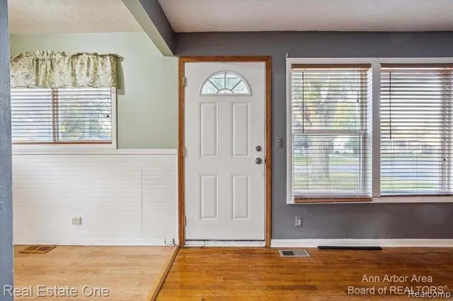 $2,100 | 1361 Duncan Avenue, Ypsilanti, MI 48198