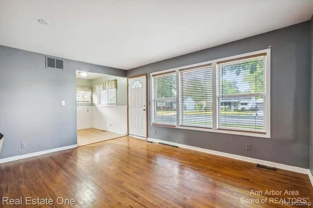 $2,100 | 1361 Duncan Avenue, Ypsilanti, MI 48198
