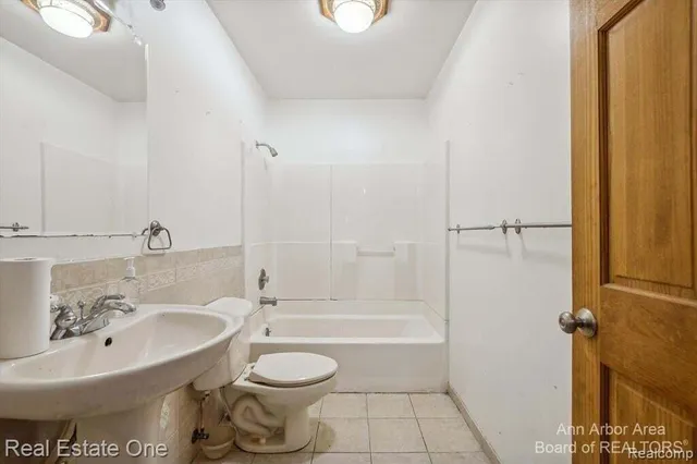 $2,100 | 1361 Duncan Avenue, Ypsilanti, MI 48198