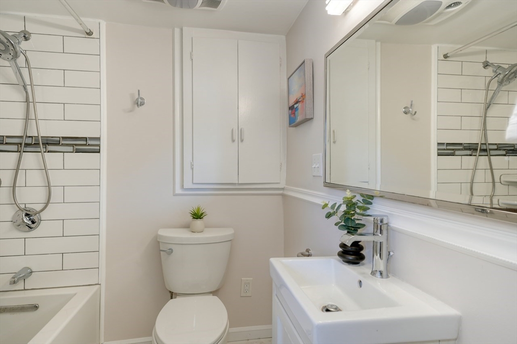 9 Stonecleve Road Wellesley, MA 02482 - Photo 17 of 39