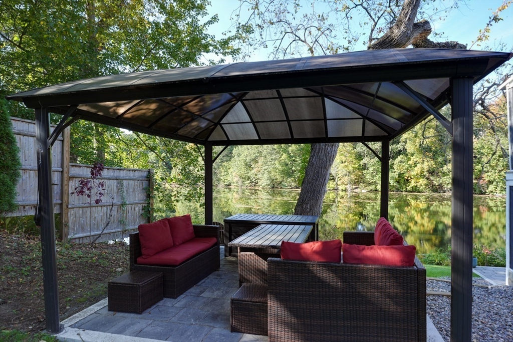 9 Stonecleve Road Wellesley, MA 02482 - Photo 27 of 39