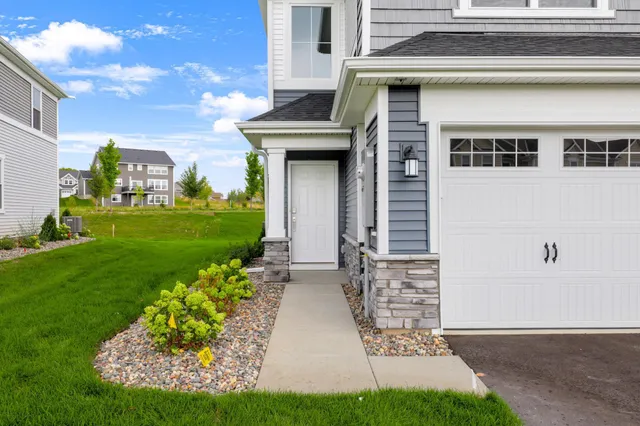 $2,895 | 9417 4th St Lane North, Lake Elmo, MN 55042