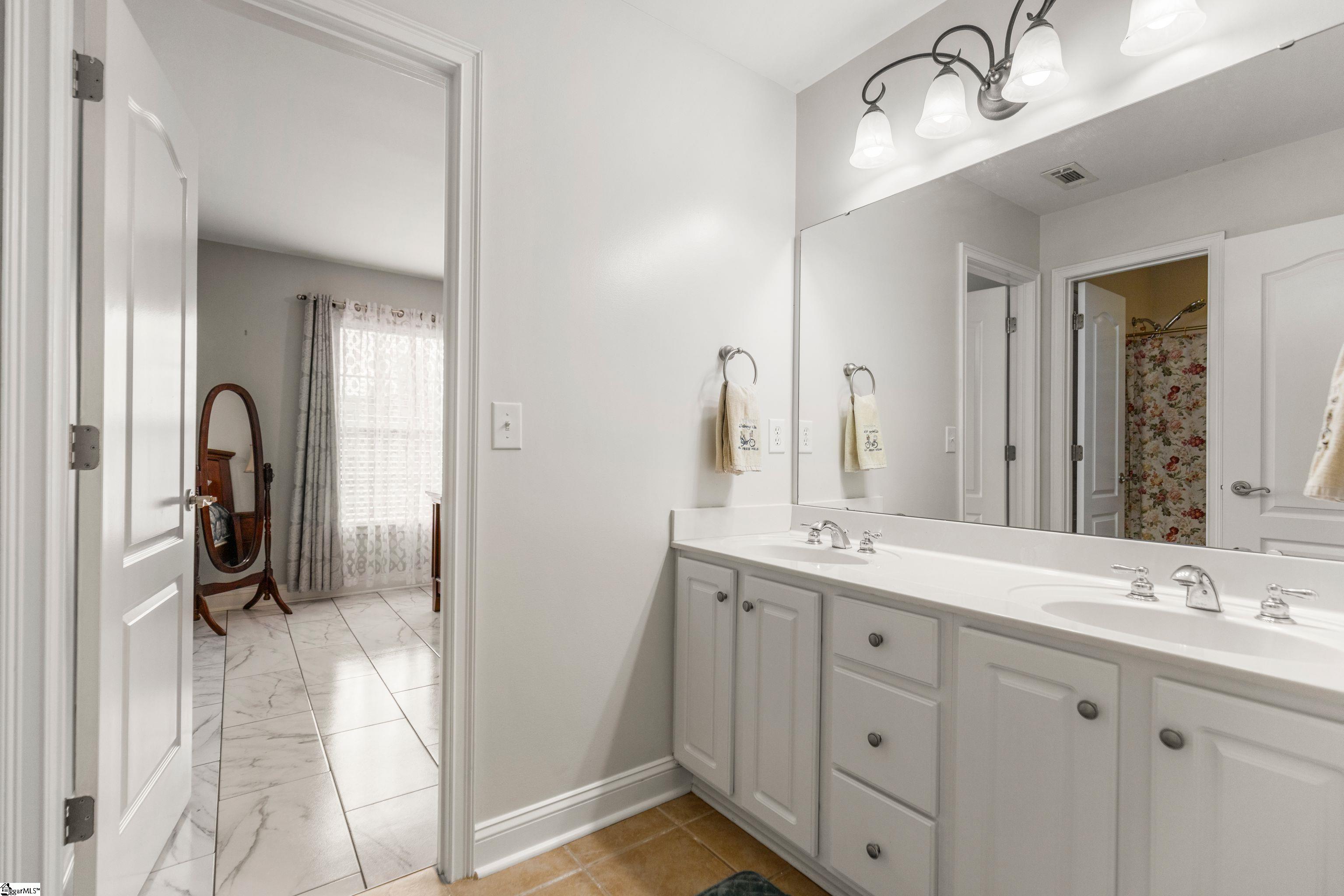 8 Middleberry Court Greer, SC 29650 - Photo 13 of 44