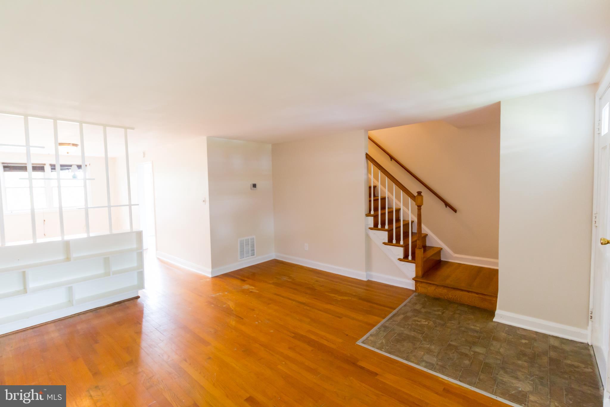 1307 Halstead Road Parkville, MD 21234 - Photo 8 of 38 Living room
