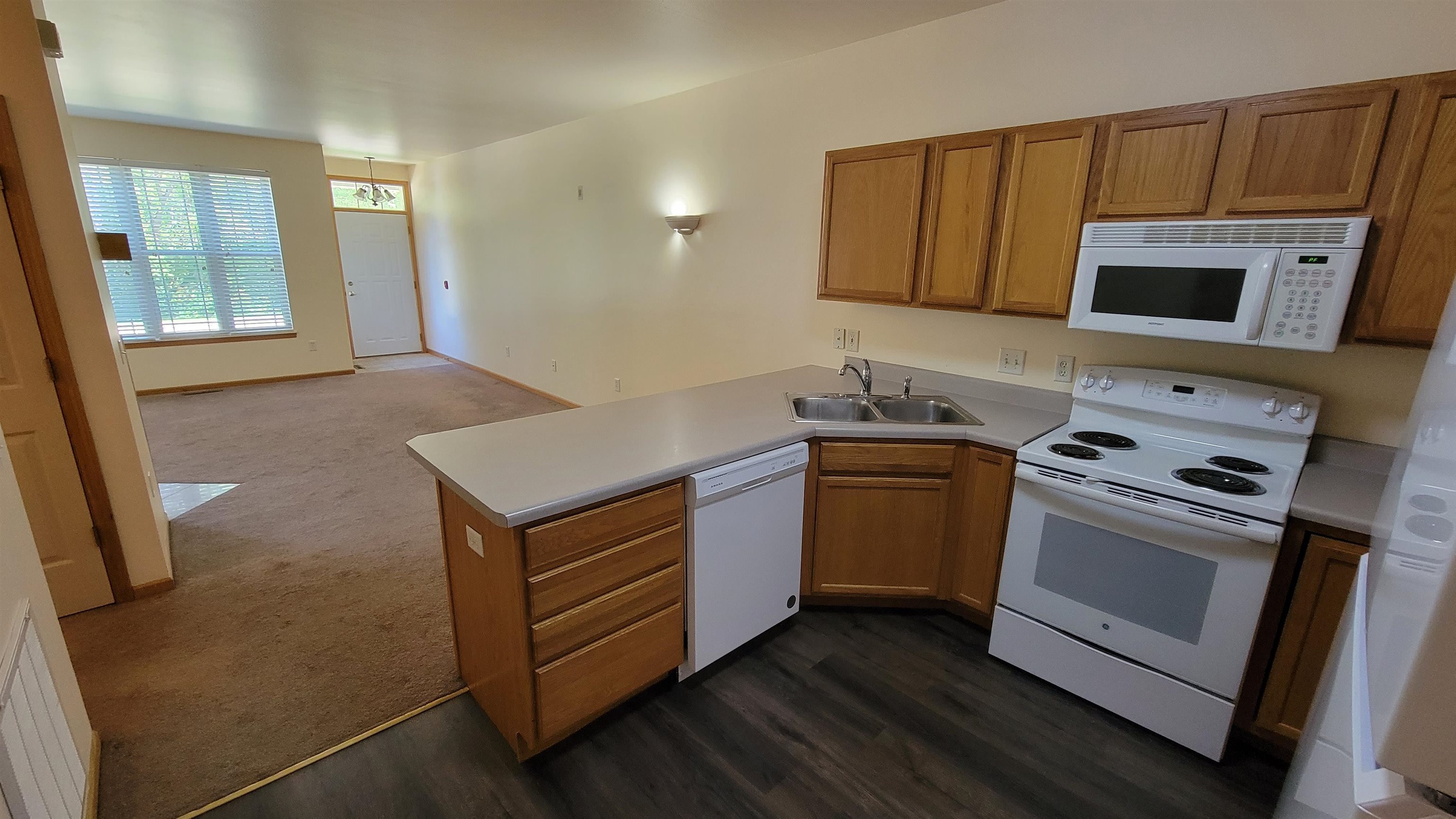 6655 Windsor Commons Avenue Windsor, WI 53598 - Photo 7 of 22