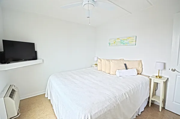 a view of an empty room with cabinet and a mirror