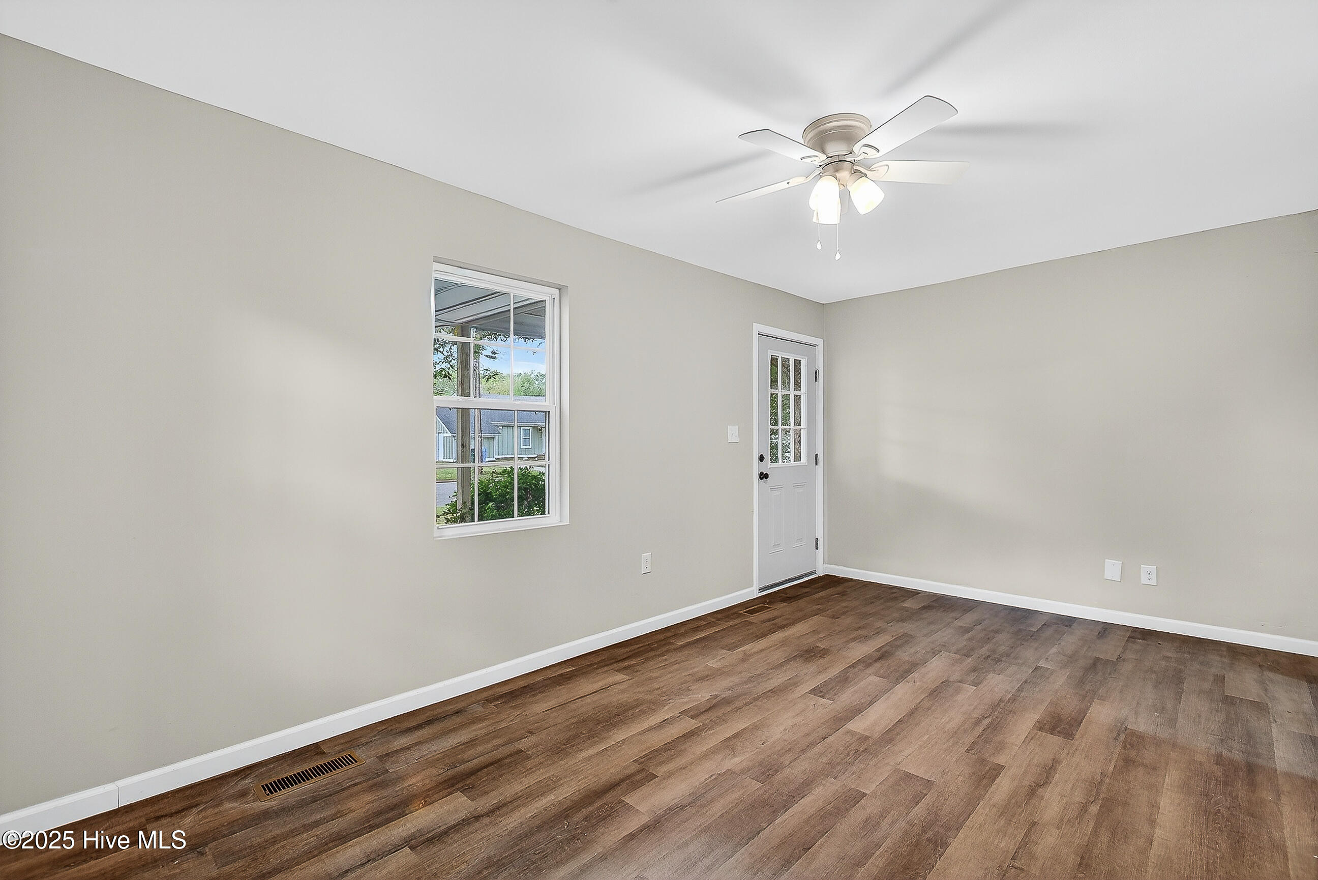 122 Sherwood Road Jacksonville, NC 28540 - Photo 6 of 29 06