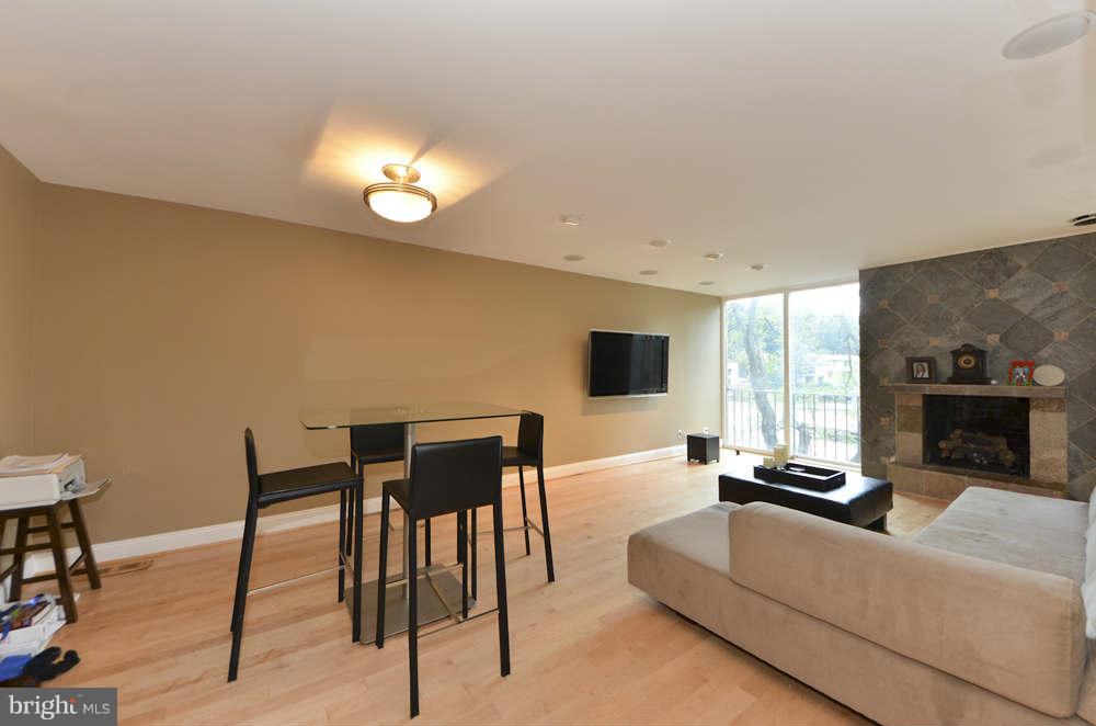 1680 Chimney House Road Reston, VA 20190 - Photo 11 of 30 Dining Room