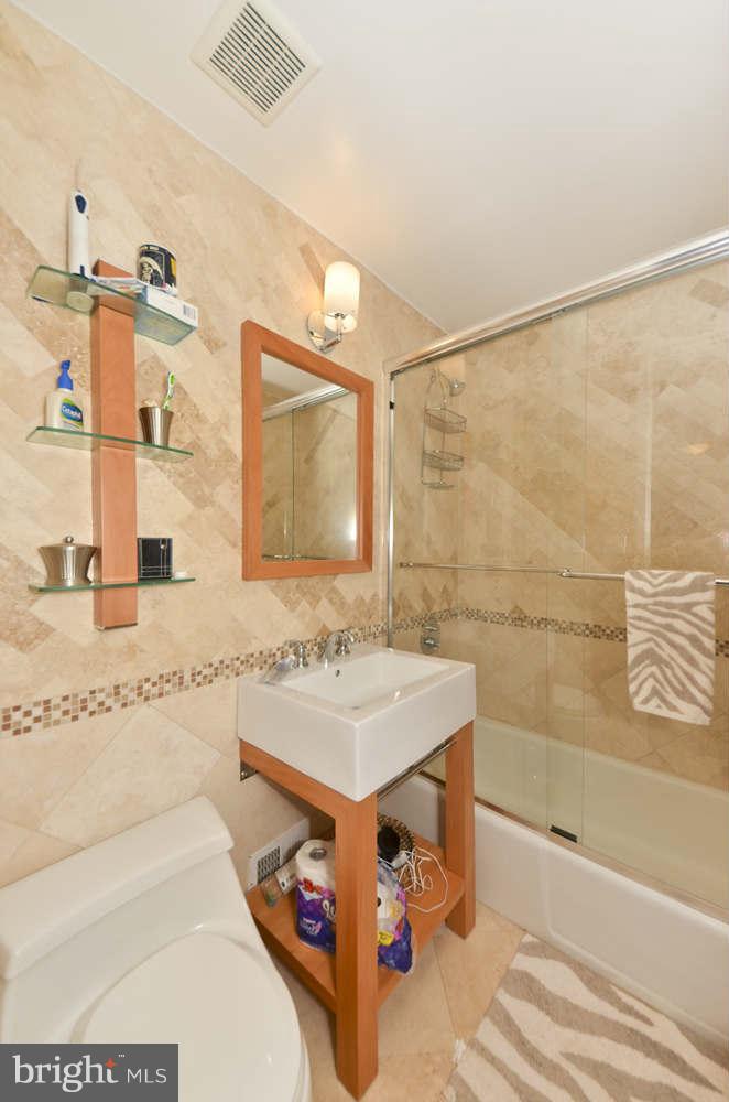 1680 Chimney House Road Reston, VA 20190 - Photo 20 of 30 Full Bath Upper Level