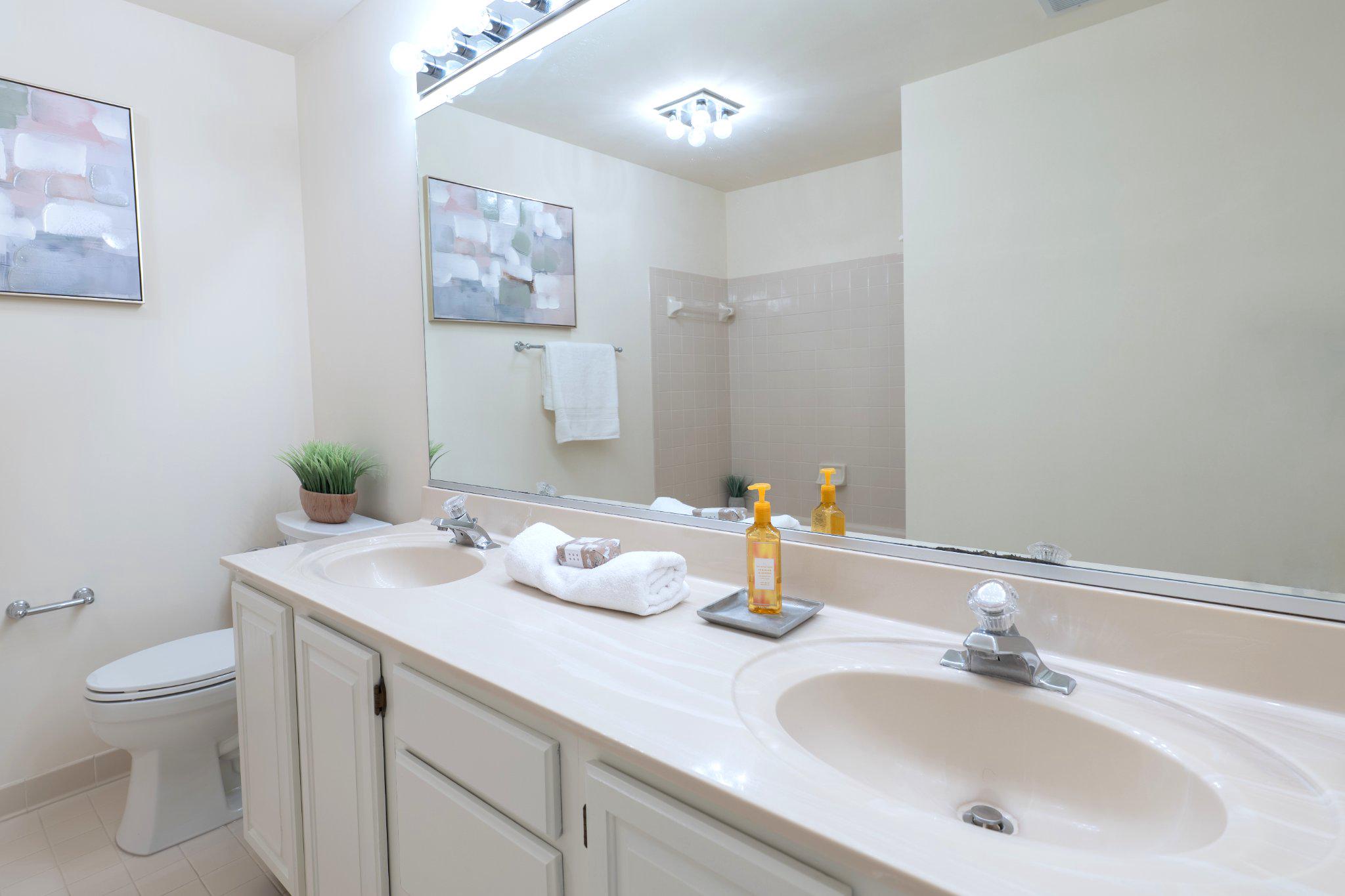 1211 Woodbrook Court Reston, VA 20194 - Photo 10 of 21 Upper level bathroom for bedrooms 2 & 3