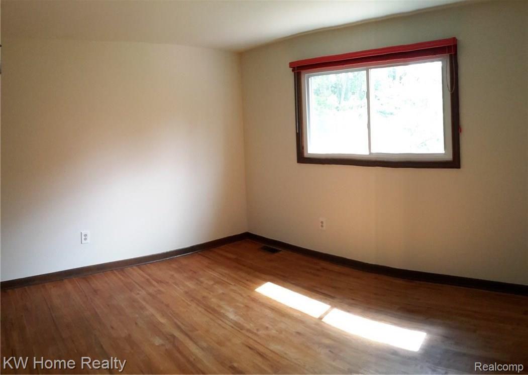 25247 Branchaster Road Farmington, MI 48336 - Photo 14 of 22 4th Bedroom.jpg
