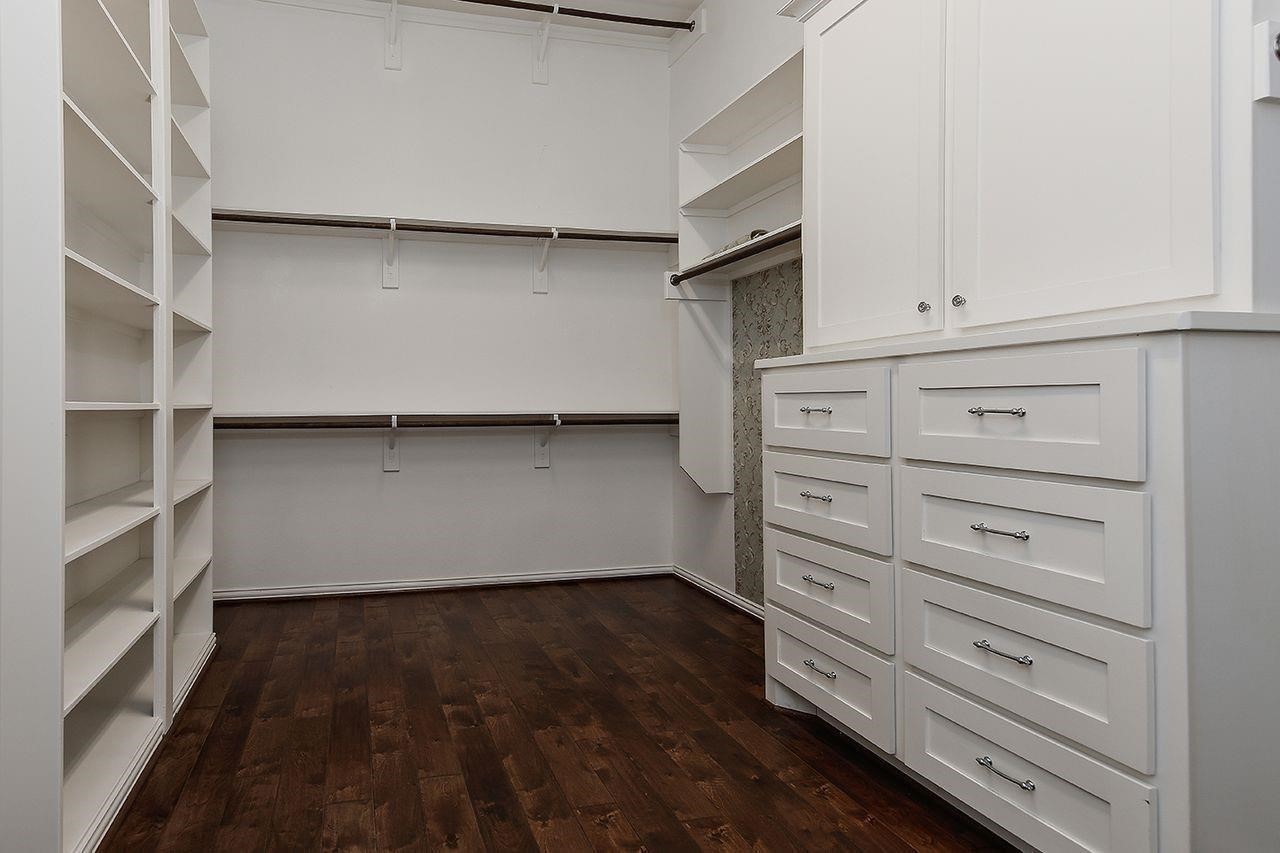 330 Mill Creek Road Pinehurst, TX 77362 - Photo 16 of 36 a view of an empty walk in closet