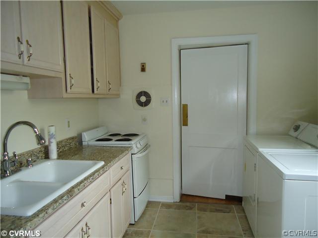 Kitchen - Renovated kitchen with Tile floor, grani
