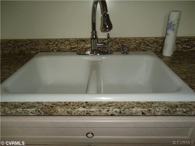 1607 Foster Road Richmond, VA 23226 - Photo 12 of 22 Kitchen - Deep porcelain sinks with gooseneck fauc
