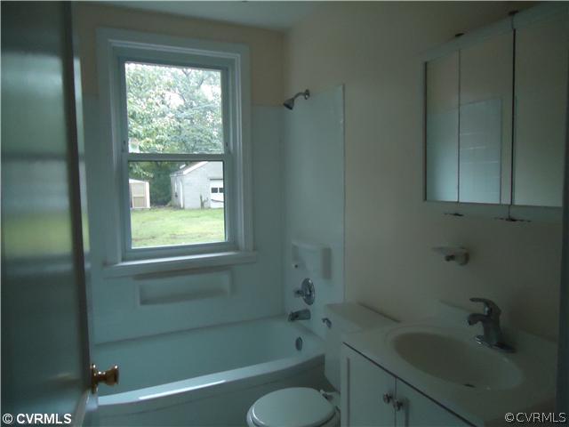 1607 Foster Road Richmond, VA 23226 - Photo 21 of 22 Bathroom - Beautifully renovated hall bath with ti