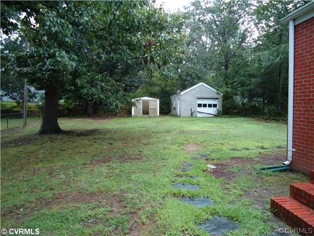 Yard/Garden - Spacious yard.