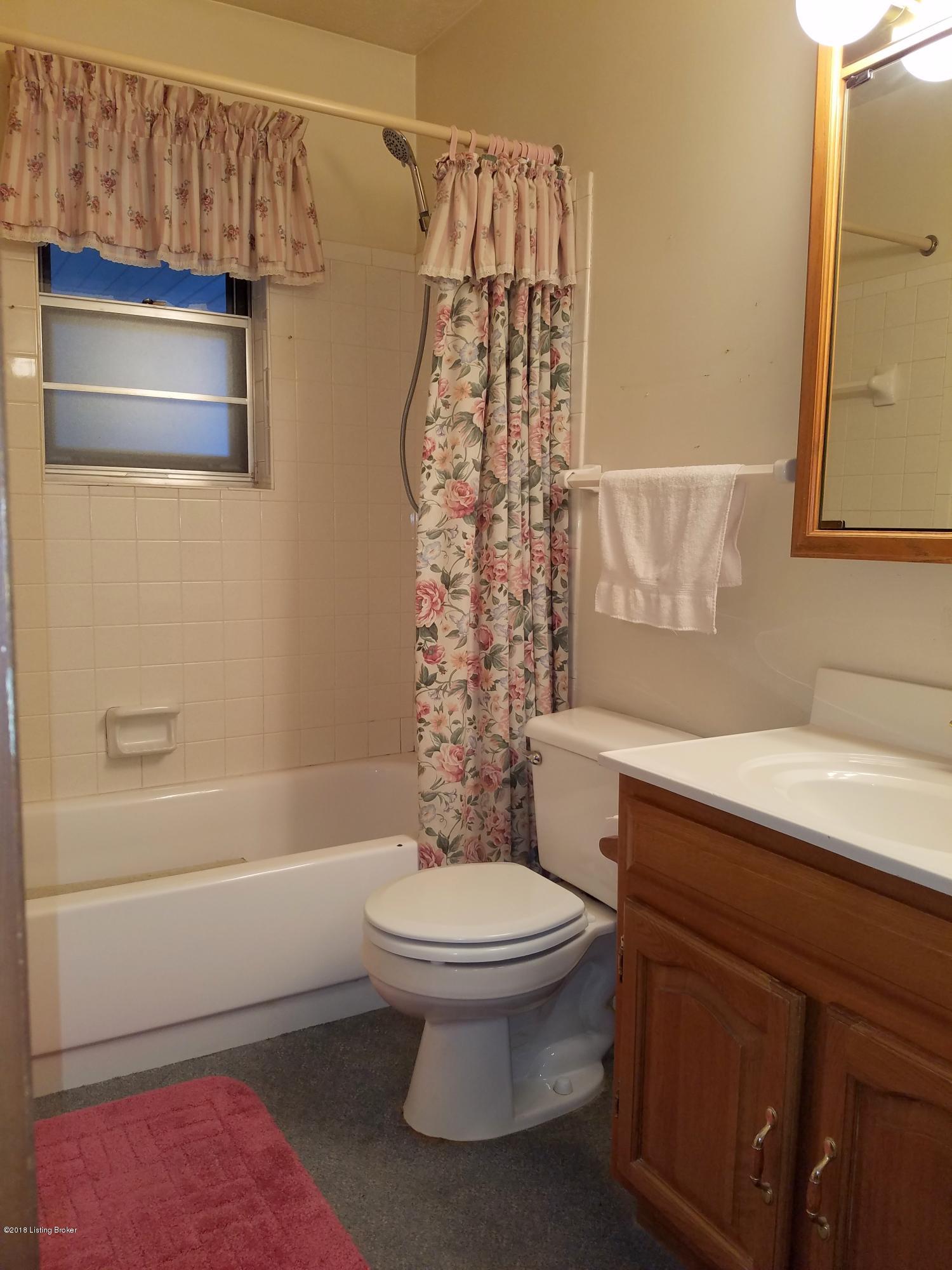 314 East Blue Jay Road Louisville, KY 40229 - Photo 11 of 15 20180227_181751